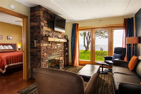 East bay suites - Stay at this 3.5-star beach aparthotel in Grand Marais. Enjoy a beach locale, a business center, and a garden. Our guests praise the helpful staff and the family amenities in our reviews. Popular attractions Sivertson Gallery and Cook County Court House are located nearby. Discover genuine guest reviews for East Bay Suites along with the latest prices and availability – book now. 